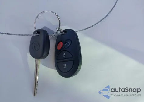 2011 Toyota Highlander Base V6 z USA, uszkodzony, nr VIN 5TDZK3EH7BS047396